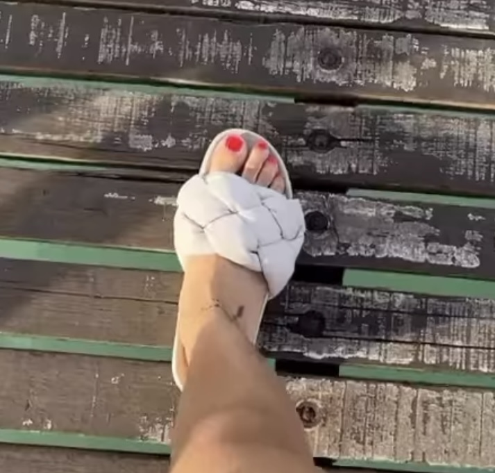 Avneet Kaur Feet